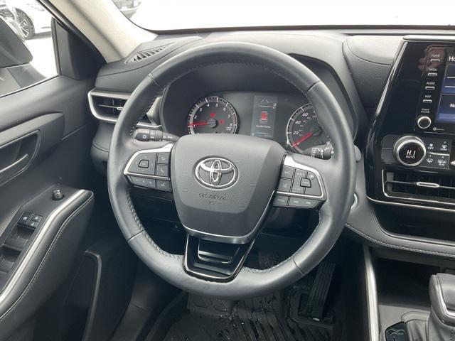 used 2021 Toyota Highlander car, priced at $34,998