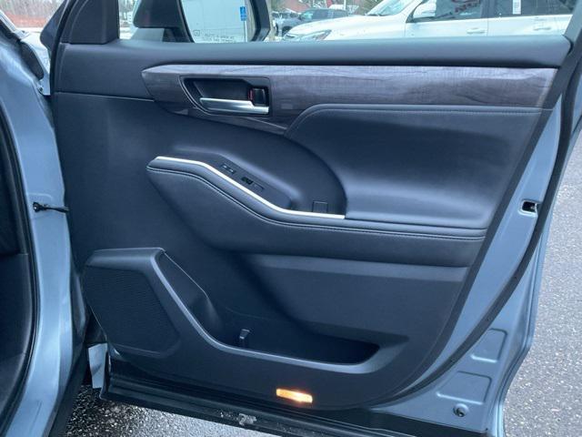 used 2021 Toyota Highlander car, priced at $39,998