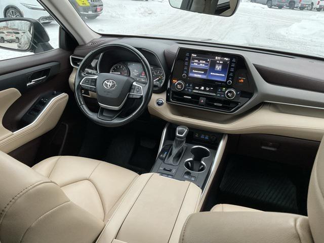 used 2022 Toyota Highlander car, priced at $34,998