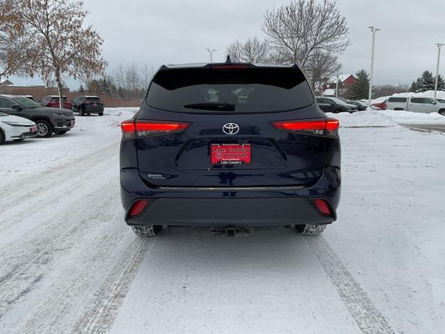 used 2022 Toyota Highlander car, priced at $34,998