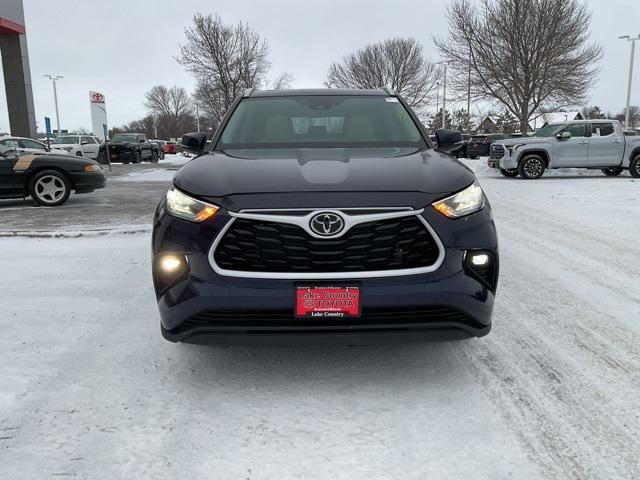 used 2022 Toyota Highlander car, priced at $34,998