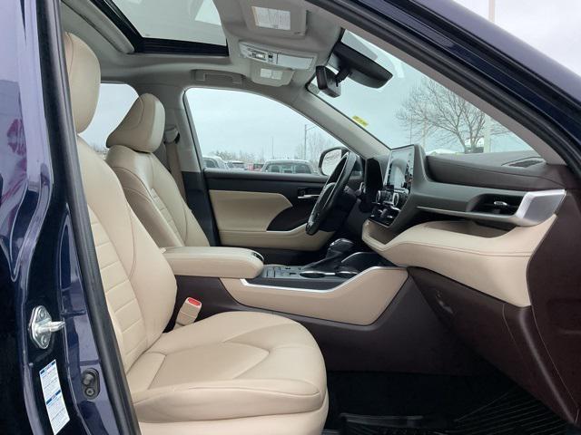 used 2022 Toyota Highlander car, priced at $34,998