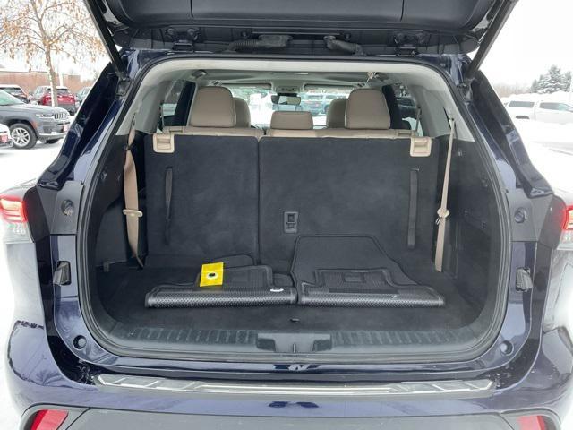 used 2022 Toyota Highlander car, priced at $34,998