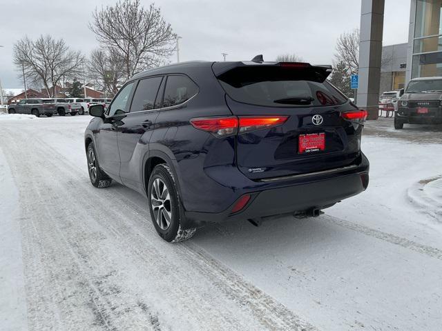 used 2022 Toyota Highlander car, priced at $34,998