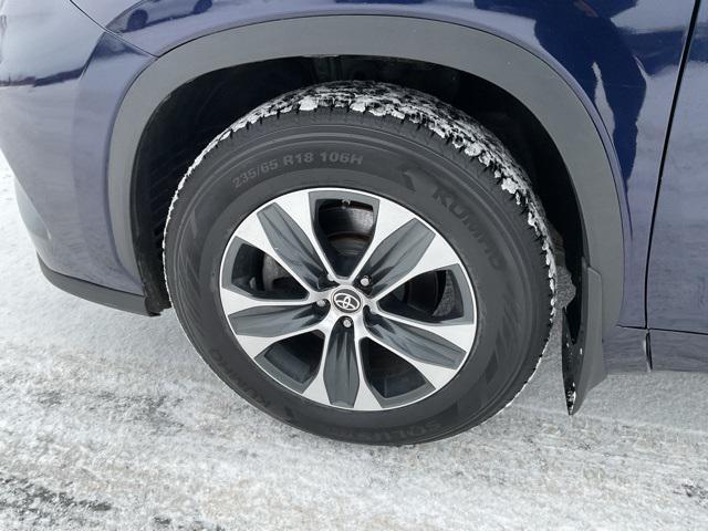 used 2022 Toyota Highlander car, priced at $34,998