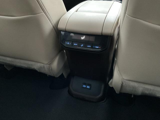 used 2022 Toyota Highlander car, priced at $34,998