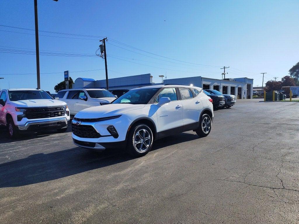 new 2025 Chevrolet Blazer car, priced at $35,527