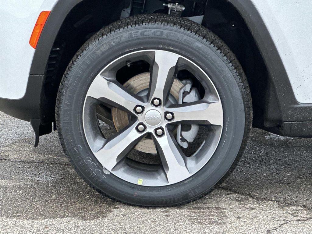 new 2026 Jeep Grand Cherokee car, priced at $47,426