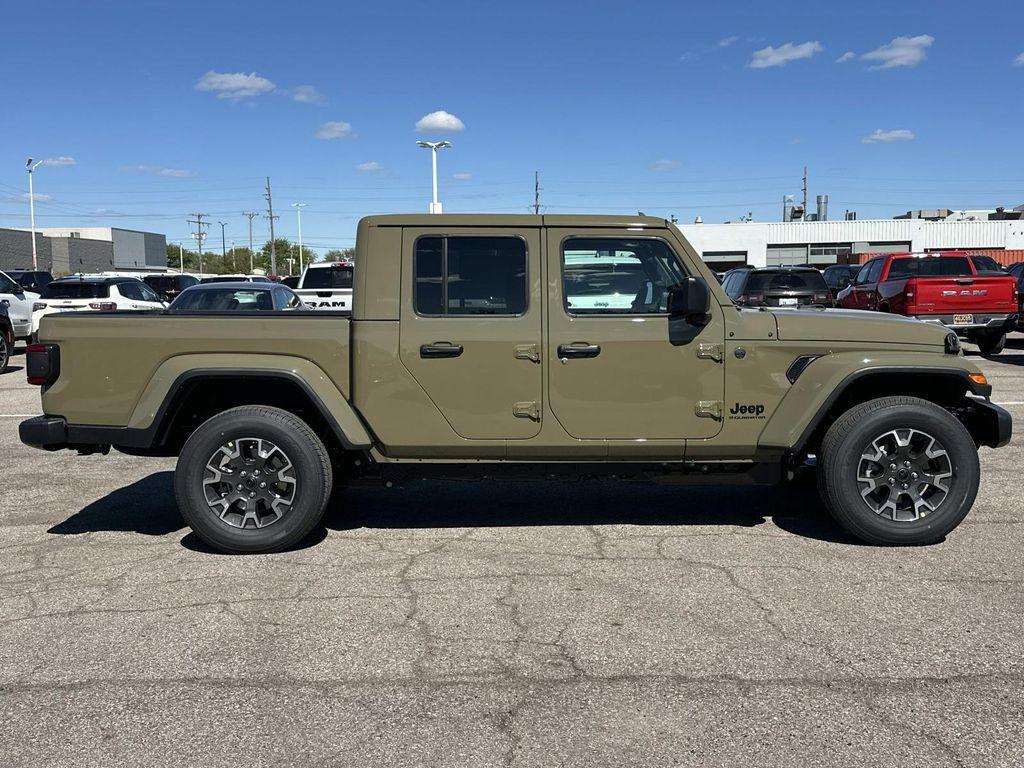 new 2026 Jeep Gladiator car, priced at $53,773