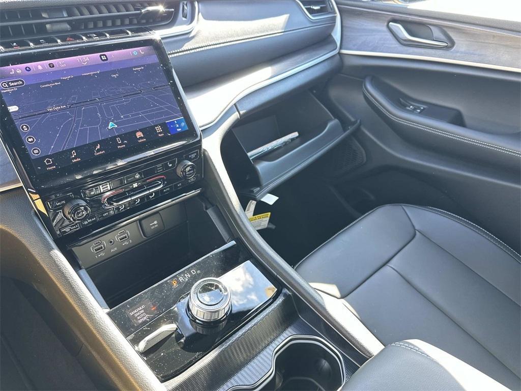 new 2025 Jeep Grand Cherokee car, priced at $49,320