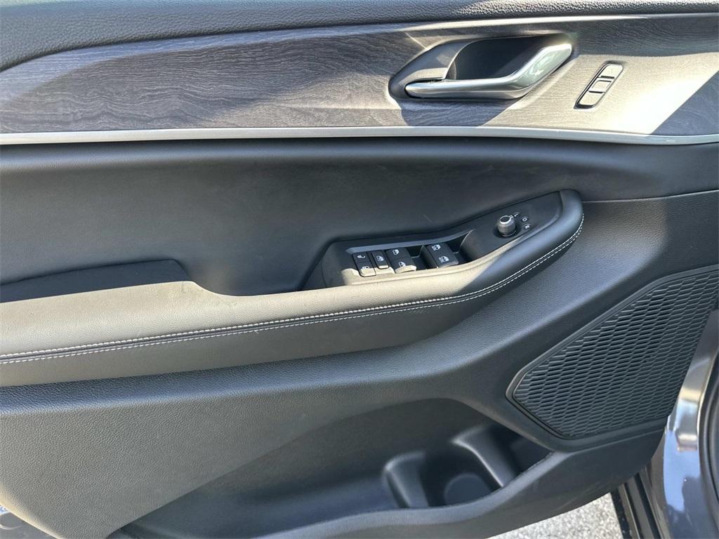 new 2025 Jeep Grand Cherokee car, priced at $49,320