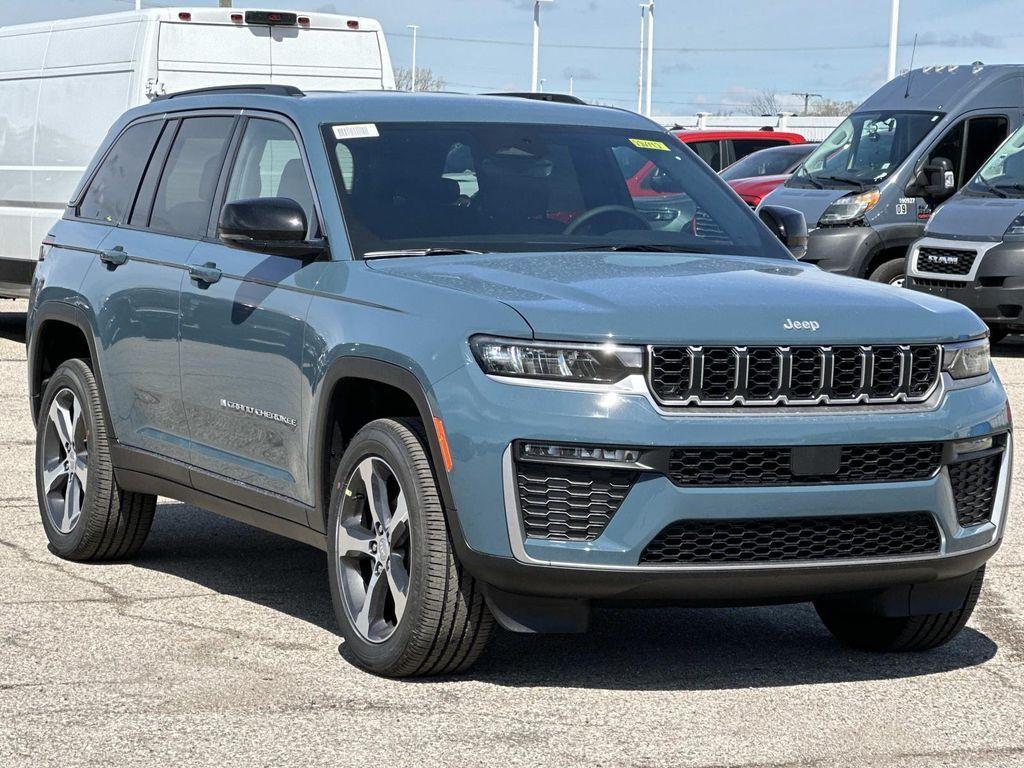 new 2026 Jeep Grand Cherokee car, priced at $47,922