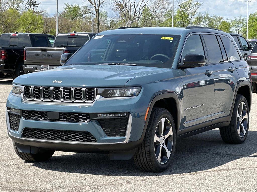 new 2026 Jeep Grand Cherokee car, priced at $47,922