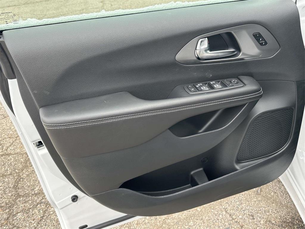 new 2026 Chrysler Pacifica car, priced at $50,372