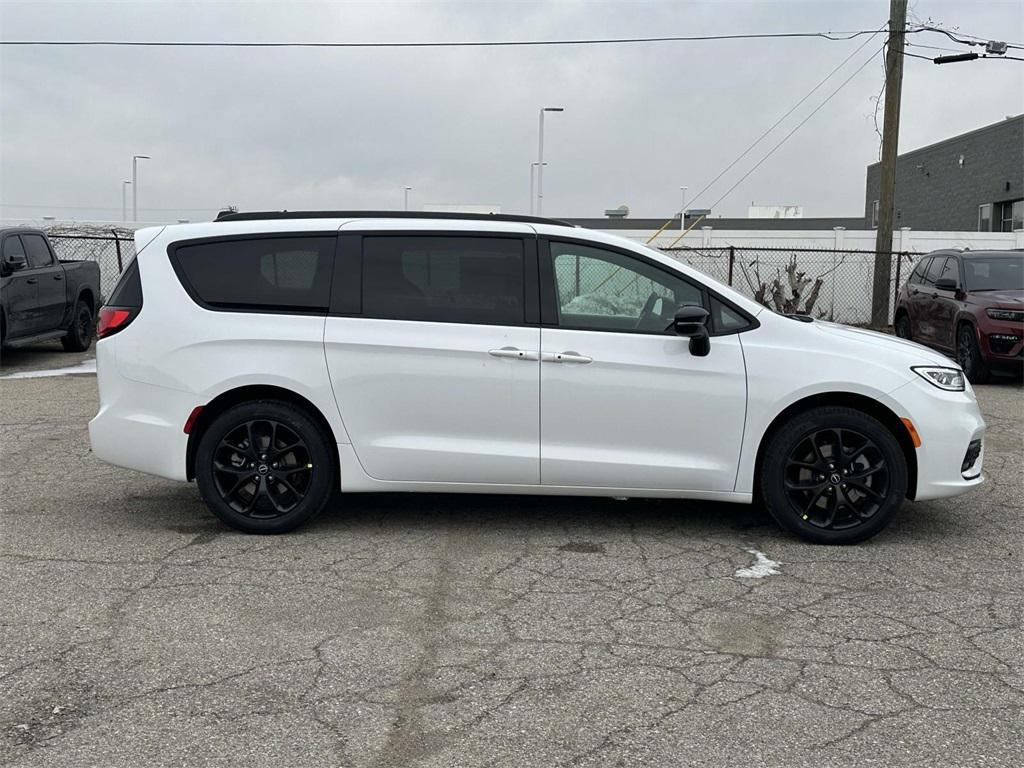 new 2026 Chrysler Pacifica car, priced at $50,372