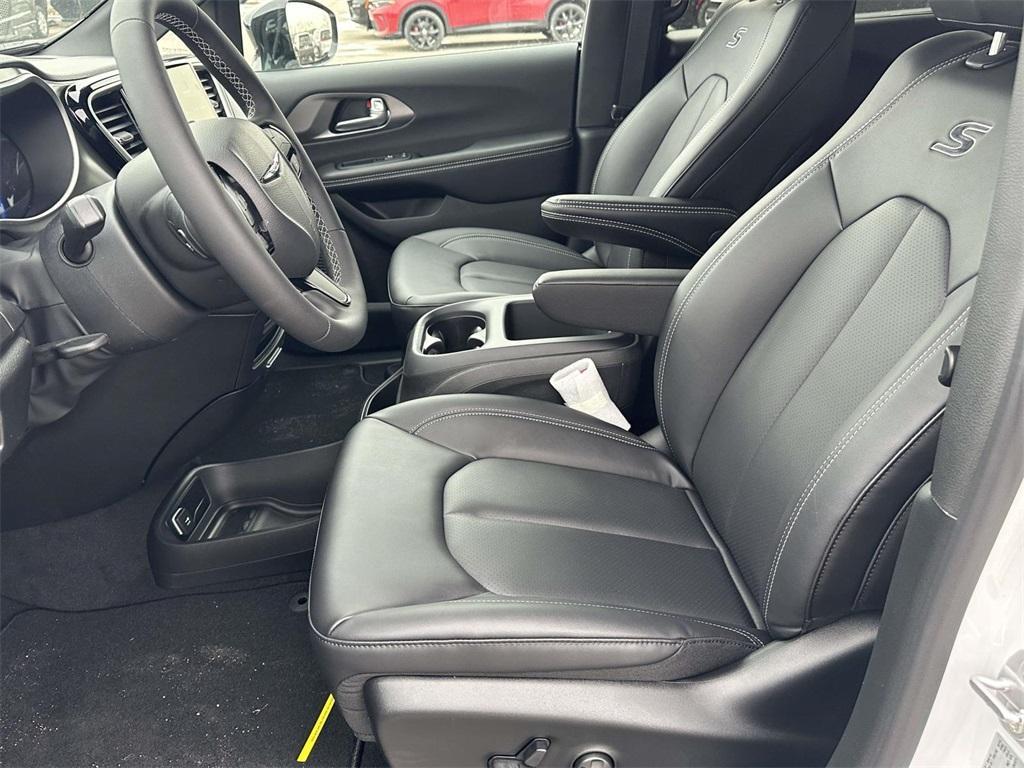 new 2026 Chrysler Pacifica car, priced at $50,372