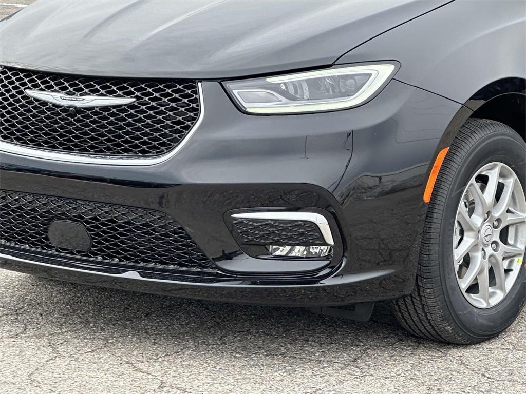 new 2026 Chrysler Pacifica car, priced at $45,359