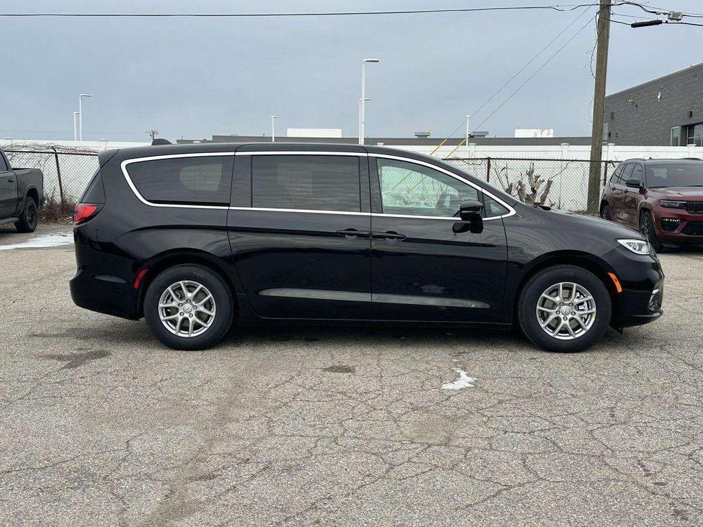 new 2026 Chrysler Pacifica car, priced at $45,359