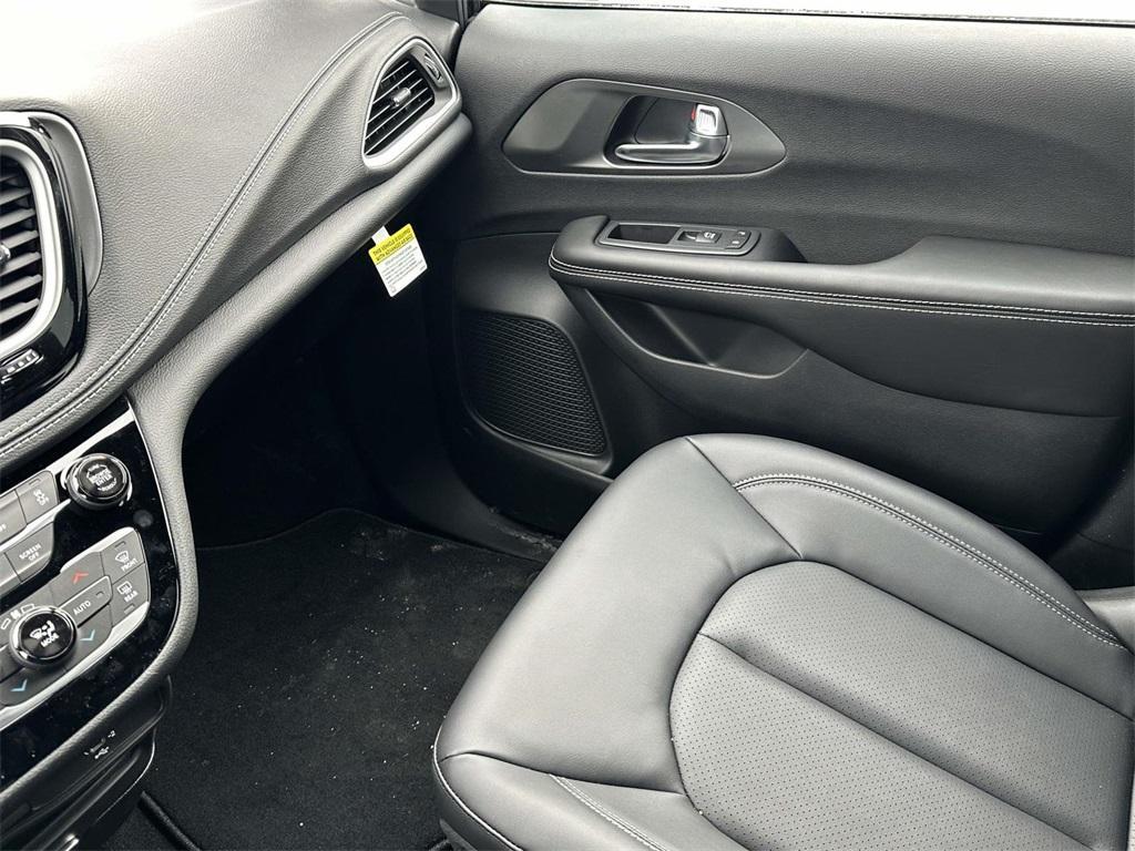 new 2026 Chrysler Pacifica car, priced at $45,359
