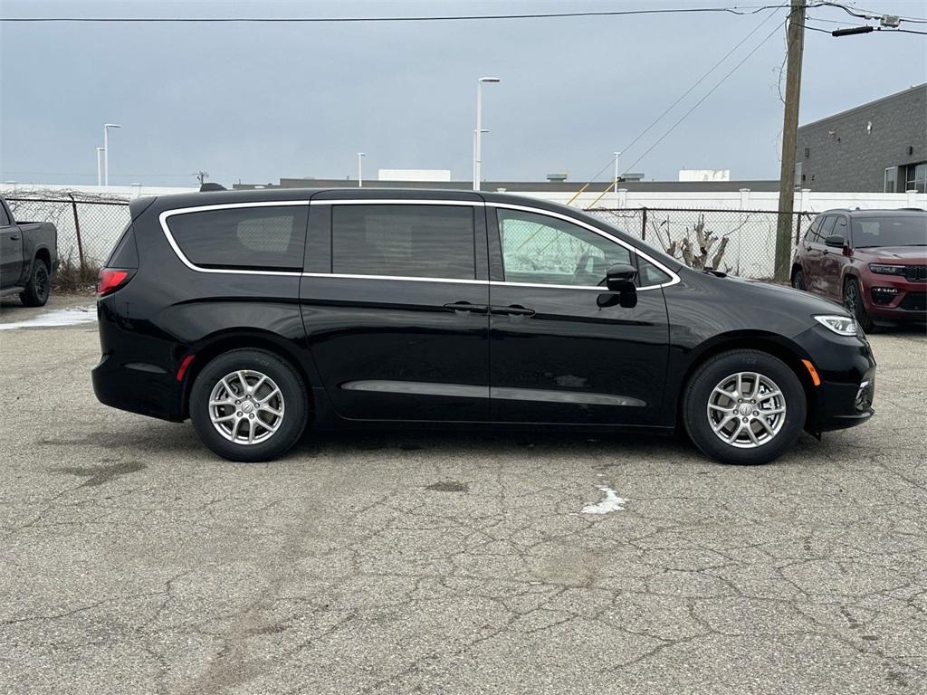 new 2026 Chrysler Pacifica car, priced at $45,359