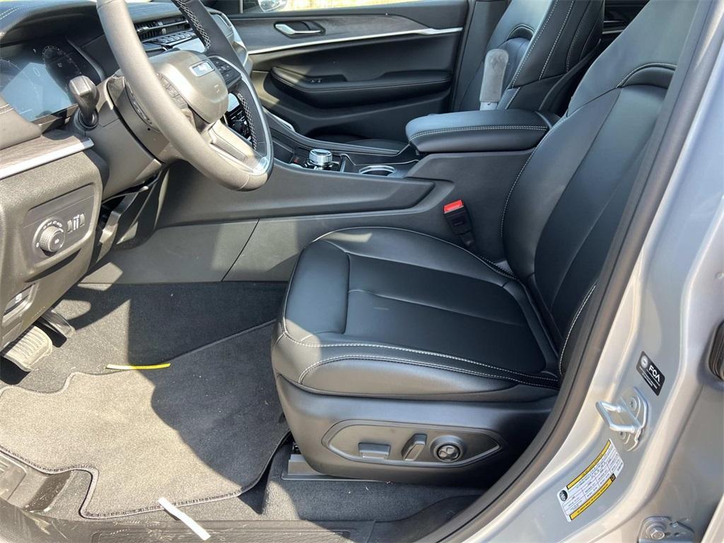 new 2025 Jeep Grand Cherokee car, priced at $53,091