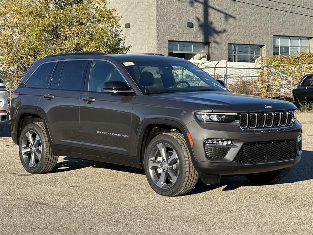 new 2025 Jeep Grand Cherokee car, priced at $51,493