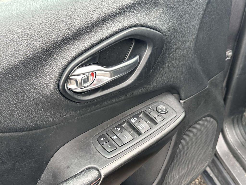 used 2020 Jeep Cherokee car, priced at $20,995