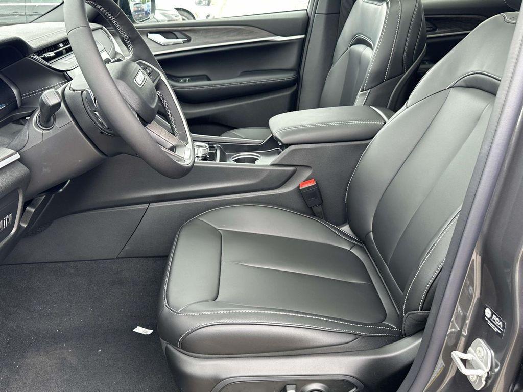 new 2026 Jeep Grand Cherokee car, priced at $49,916