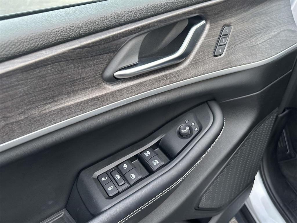 used 2023 Jeep Grand Cherokee car, priced at $32,369