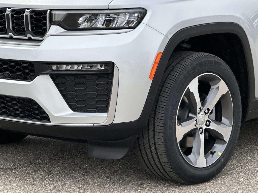 new 2026 Jeep Grand Cherokee car, priced at $47,962