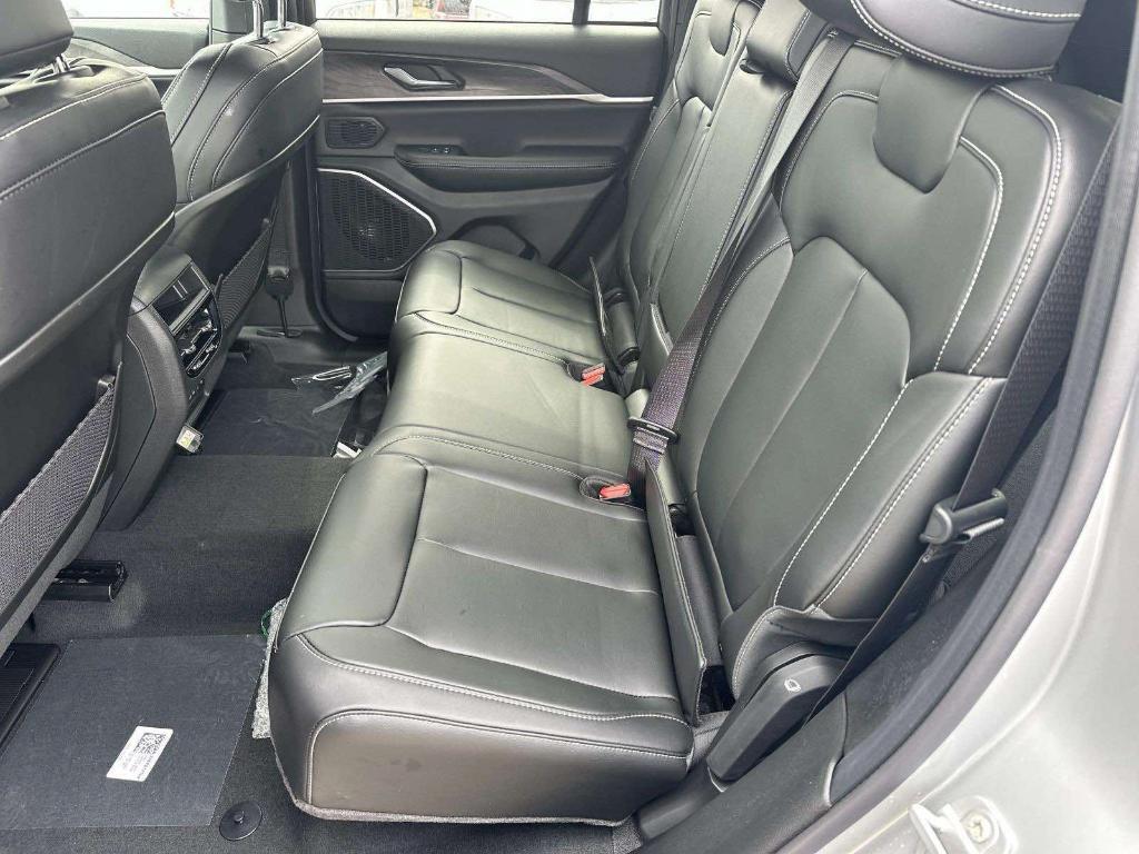 new 2026 Jeep Grand Cherokee car, priced at $47,962
