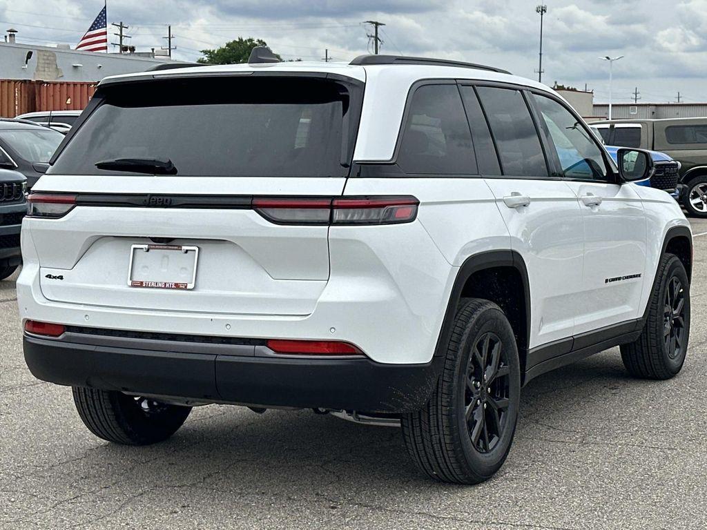 new 2026 Jeep Grand Cherokee car, priced at $47,997