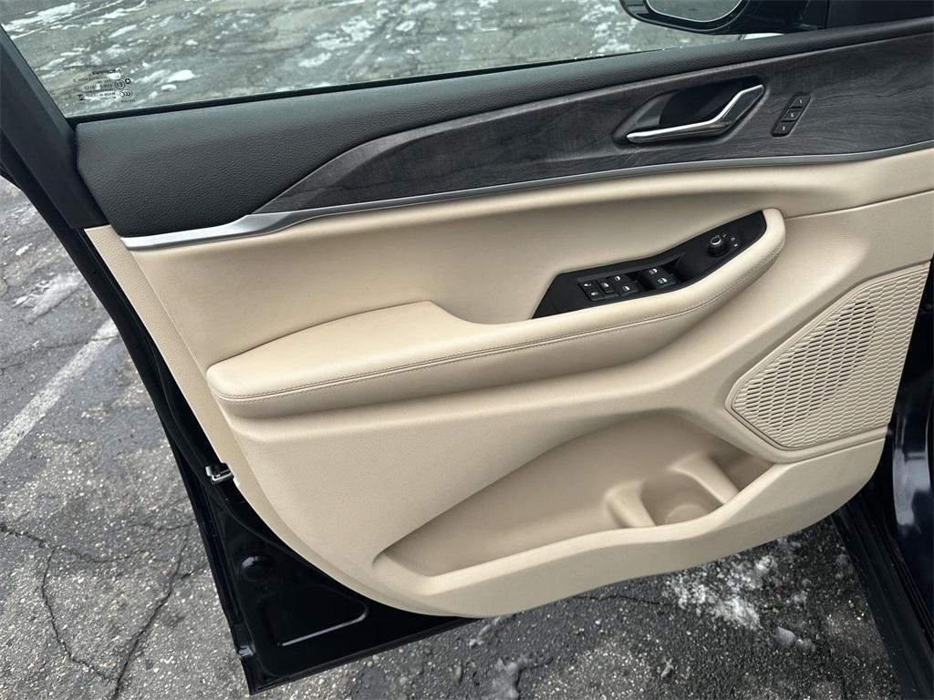 used 2024 Jeep Grand Cherokee car, priced at $32,995