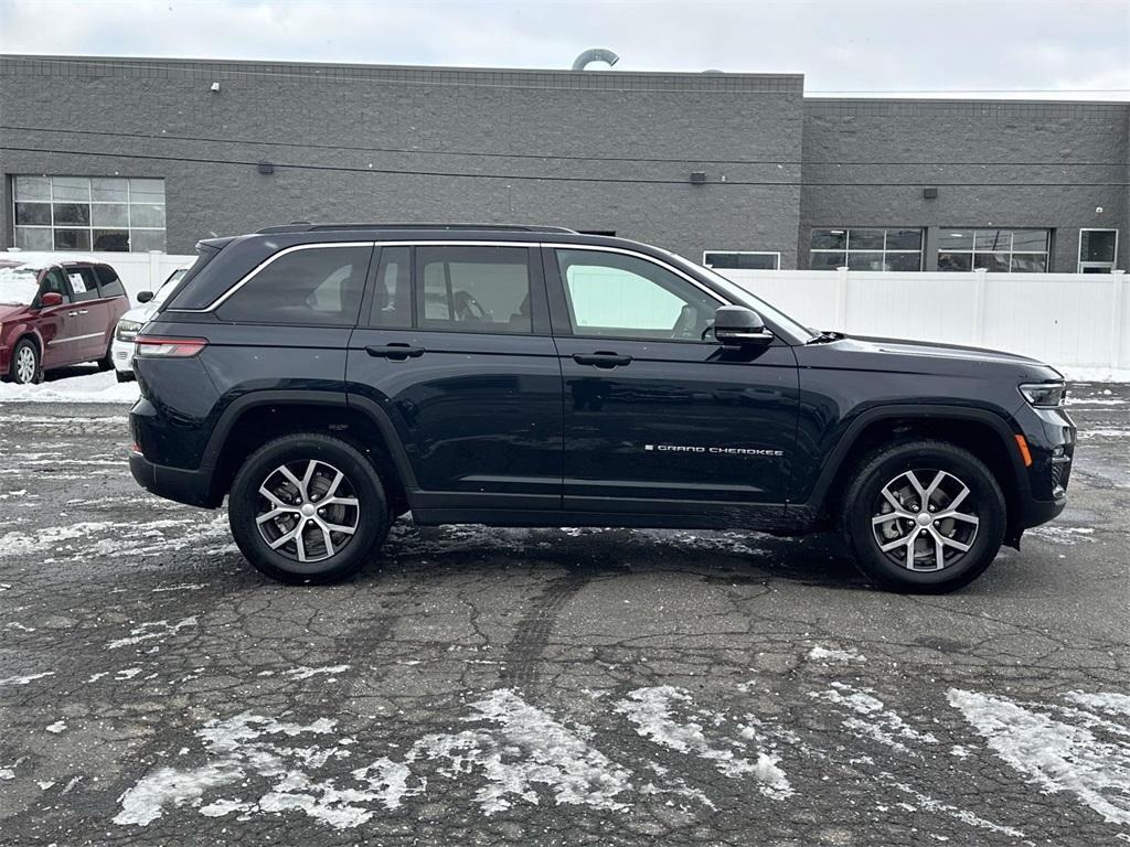 used 2024 Jeep Grand Cherokee car, priced at $32,995
