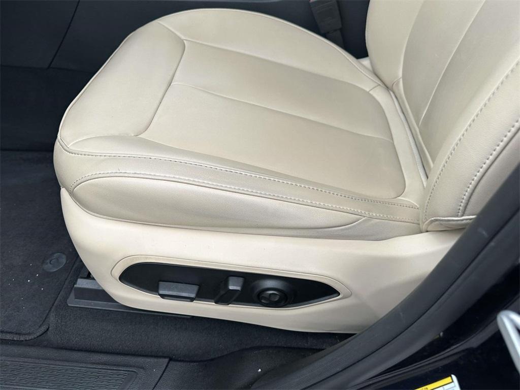 used 2024 Jeep Grand Cherokee car, priced at $32,995