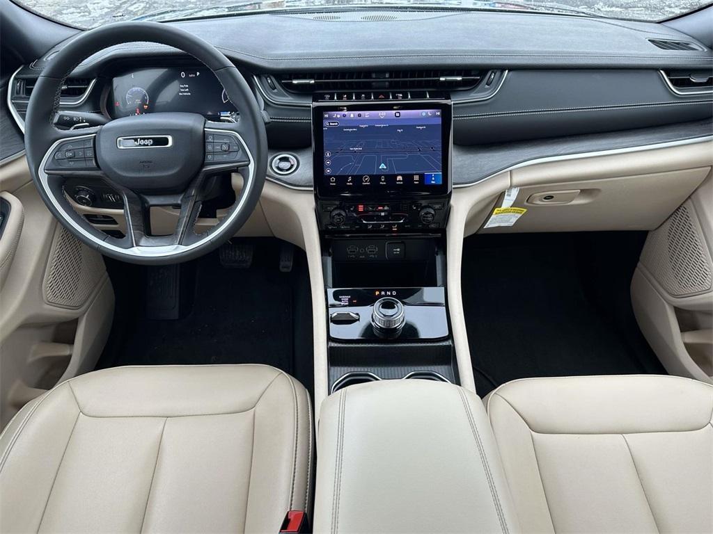 used 2024 Jeep Grand Cherokee car, priced at $32,995