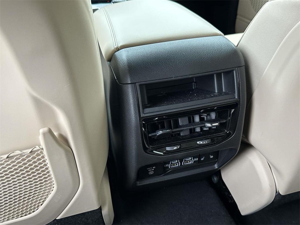 used 2024 Jeep Grand Cherokee car, priced at $32,995