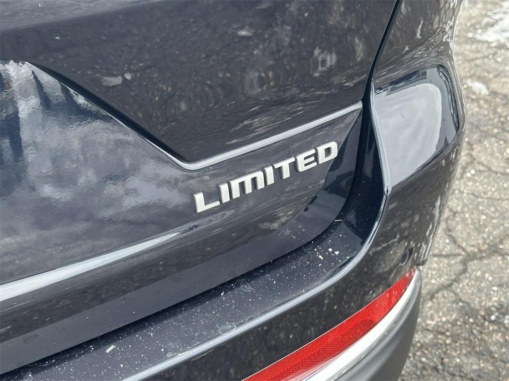 used 2024 Jeep Grand Cherokee car, priced at $32,995