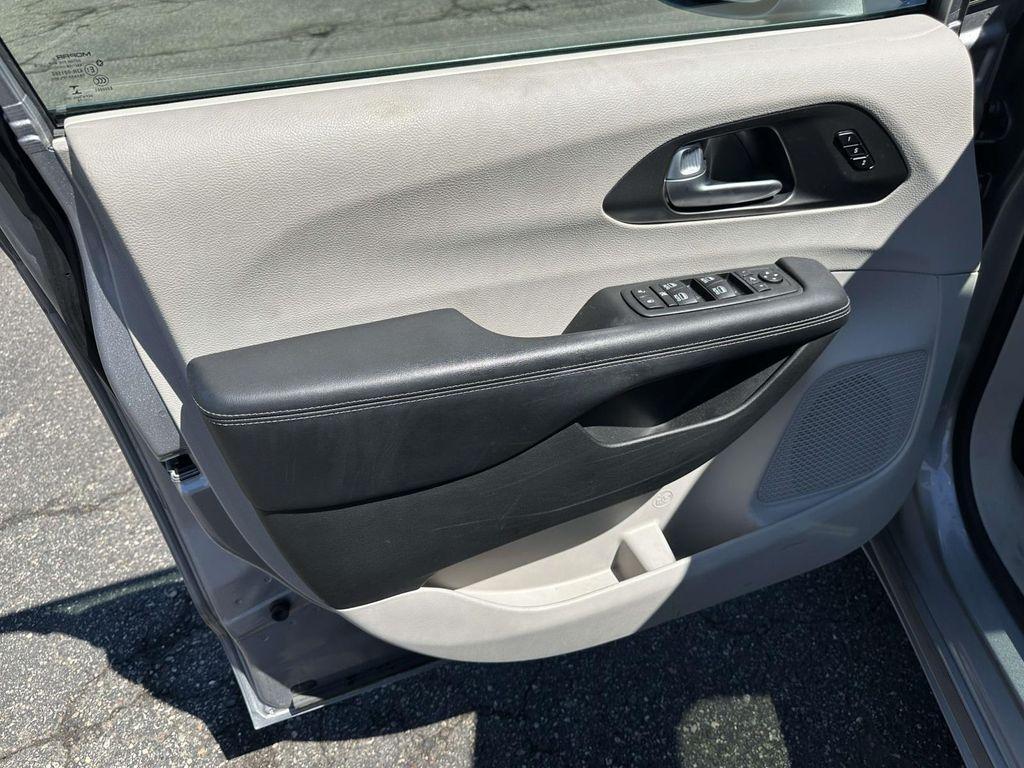 used 2018 Chrysler Pacifica car, priced at $17,995