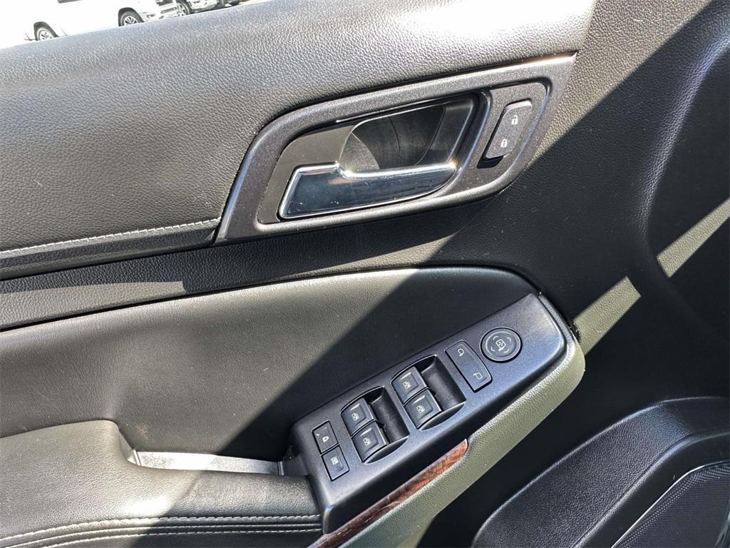 used 2017 GMC Yukon car, priced at $15,995