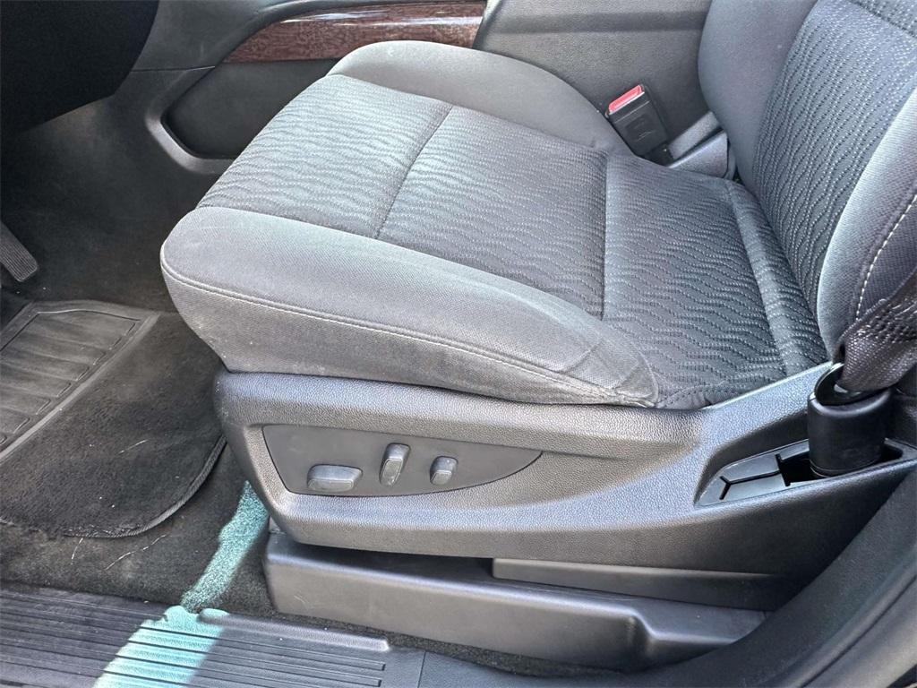 used 2017 GMC Yukon car, priced at $15,995