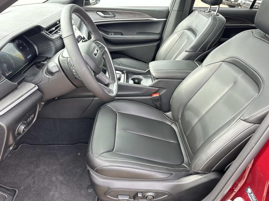 new 2025 Jeep Grand Cherokee car, priced at $49,130