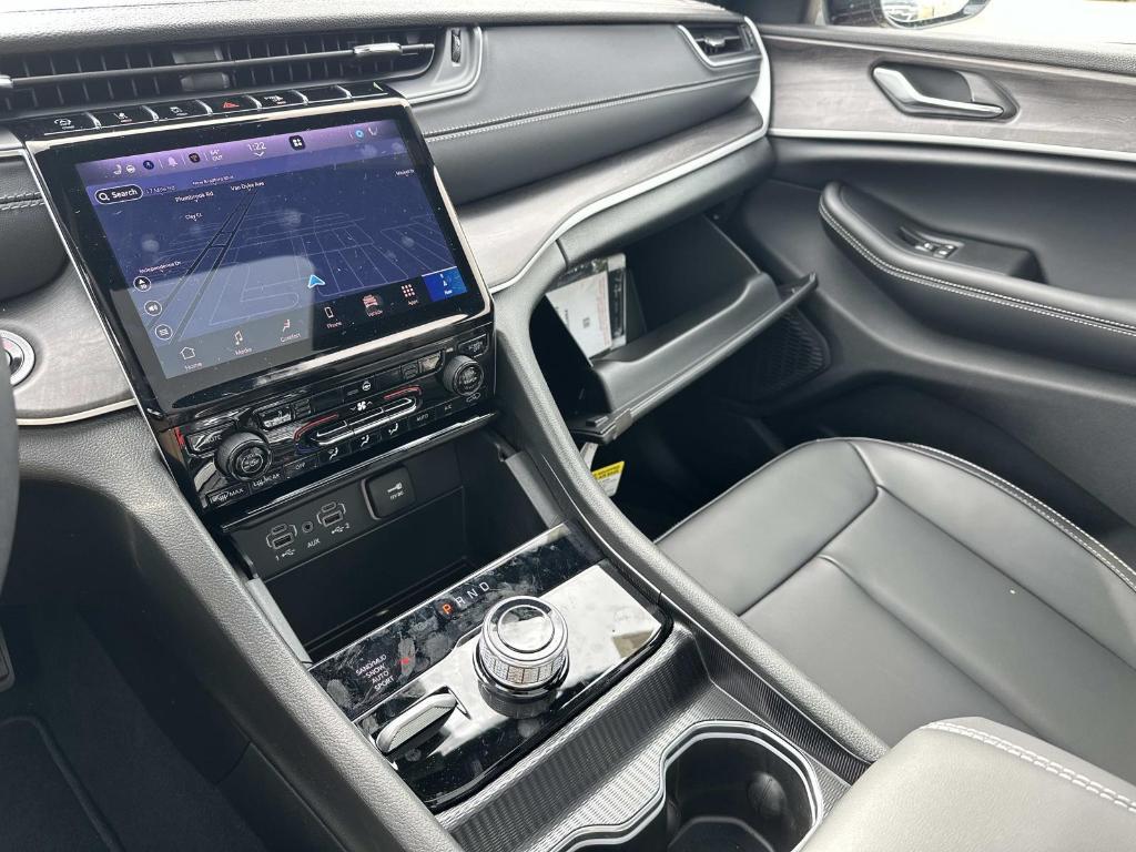 new 2025 Jeep Grand Cherokee car, priced at $49,130