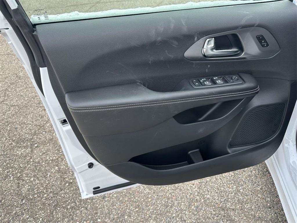 new 2026 Chrysler Pacifica car, priced at $45,359