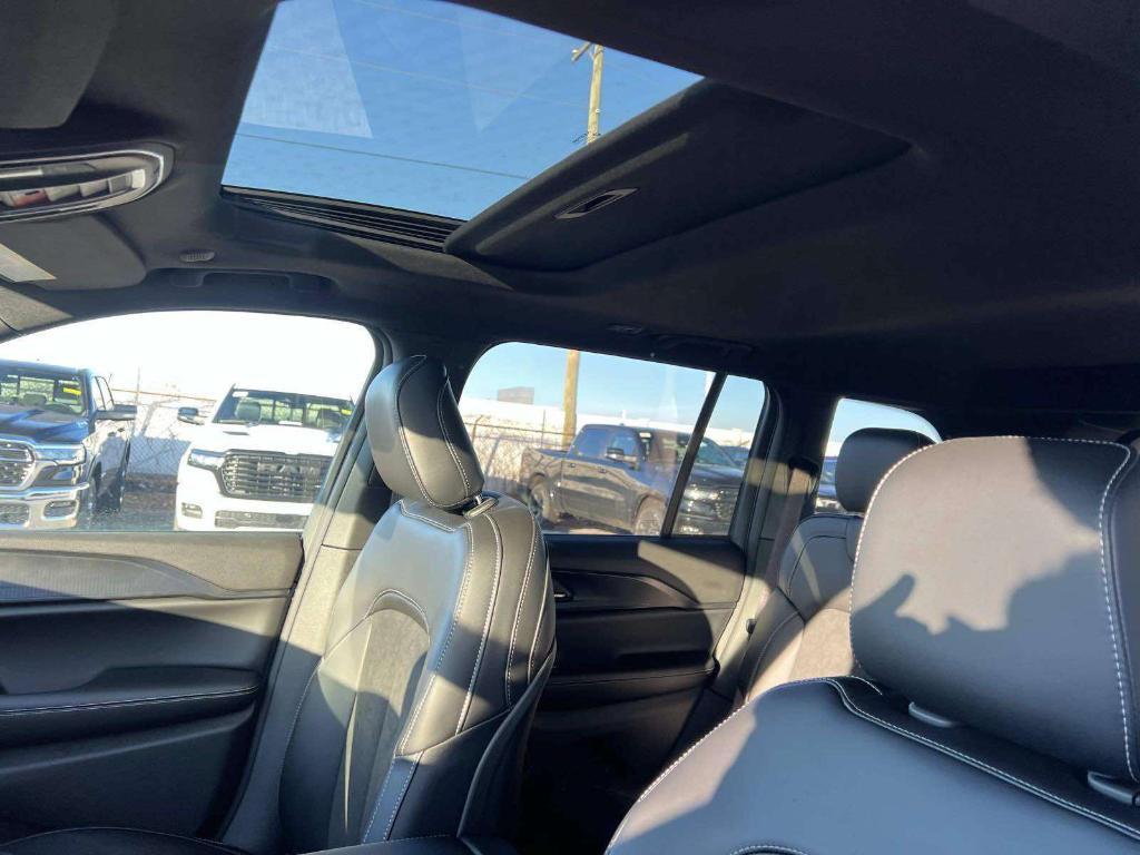 new 2025 Jeep Grand Cherokee car, priced at $45,760