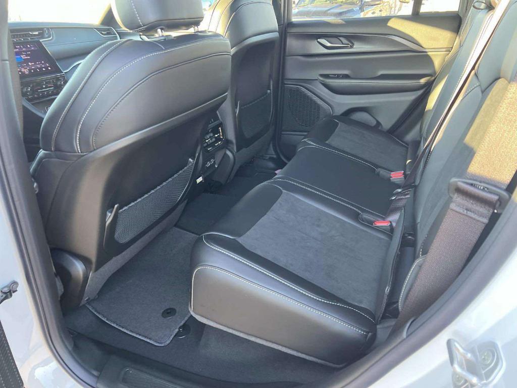 new 2025 Jeep Grand Cherokee car, priced at $45,760