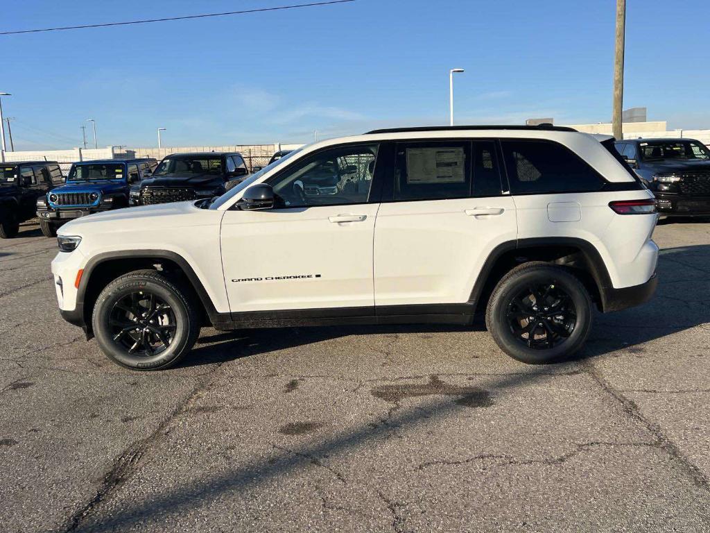 new 2025 Jeep Grand Cherokee car, priced at $45,760