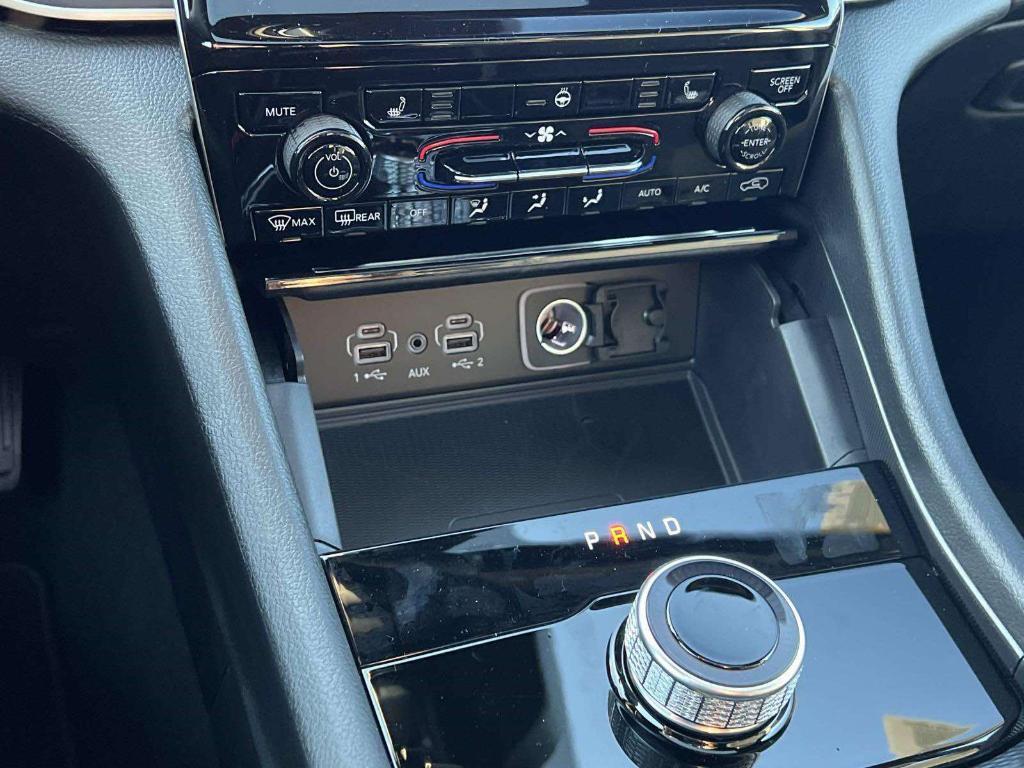 new 2025 Jeep Grand Cherokee car, priced at $45,760