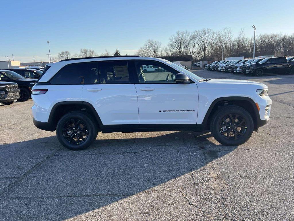 new 2025 Jeep Grand Cherokee car, priced at $45,760