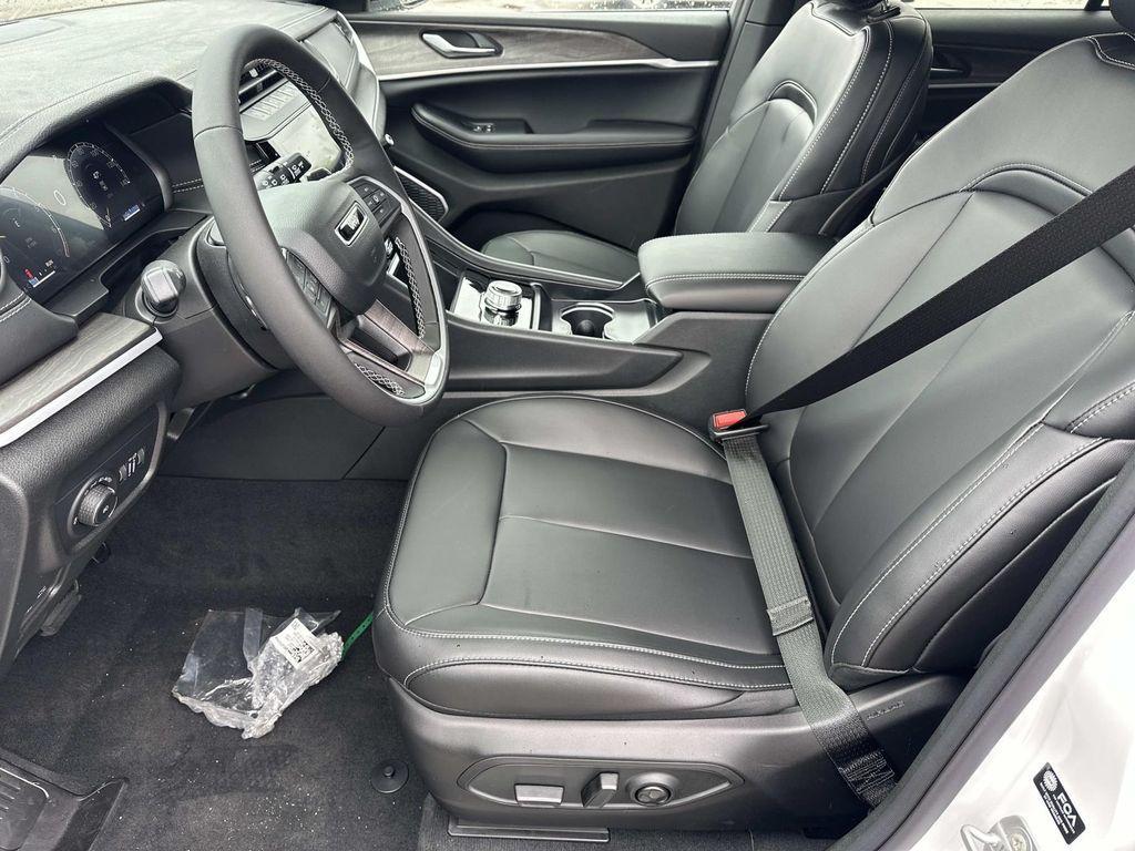 new 2026 Jeep Grand Cherokee car, priced at $47,922